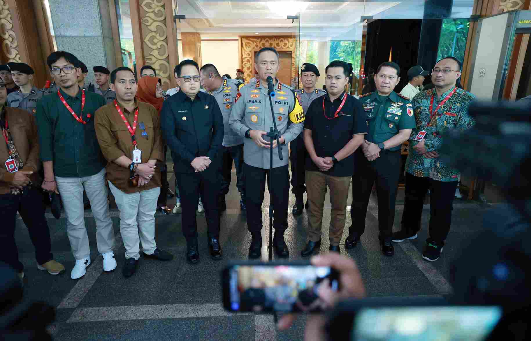 Kapolda Jatim Pastikan Rekapitulasi Suara Pemilu di KPU Jatim Berjalan Lancar