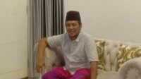 H. Imam Ghozali saat diwawancarai di kediamannya, terkait viralnya Pamflet calon Wakil Bupati Pamekasan dengan Mantan Bupati Pamekasan periode 2008-2013. (Seru.co.id/luq) - Ramai Diperbincangkan Kyai Kholil Gandeng DPRD Terpilih H. Imam Ghozali