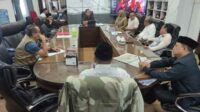 Hearing Komisi B dengan Dewan Pengawas Perumda Tugu Tirta Kota Malang. (rhd) - Pj Wali Kota Malang Pegang 'Bola Panas' Direktur Perumda Tugu Tirta, Diperpanjang atau Diganti?