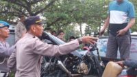 Jajaran Polsek Kadur saat mengamankan sepeda motor yang terlibat dalam balap liar. (Seru.co.id/udi) - Anggota Polres Pamekasan Amankan 6 Unit Motor Aksi Balap Liar