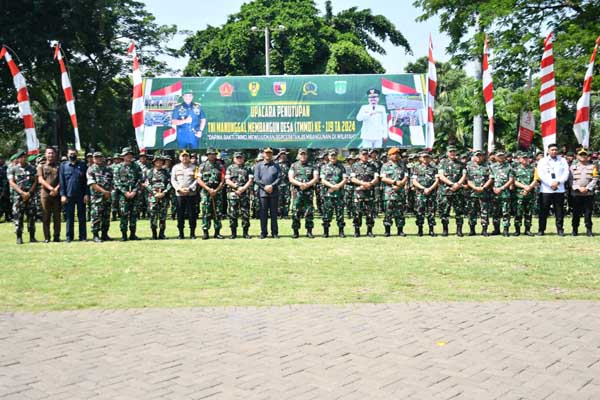 KASAD tutup TMMD ke-119 Kodim 0819/Pasuruan. (ist) - KASAD Tutup TMMD ke-119 Kodim 0819/Pasuruan - Danpusenif Tutup TMMD ke-119 Kodim 0819/Pasuruan