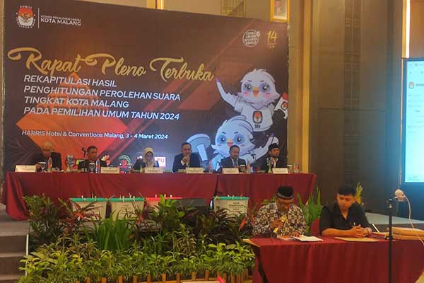 KPU Kota Malang gelar rekapitulasi tingkat kota. (rhd) - Rapat Pleno Rekapitulasi Tingkat Kota Malang, KPU Berpedoman D Hasil