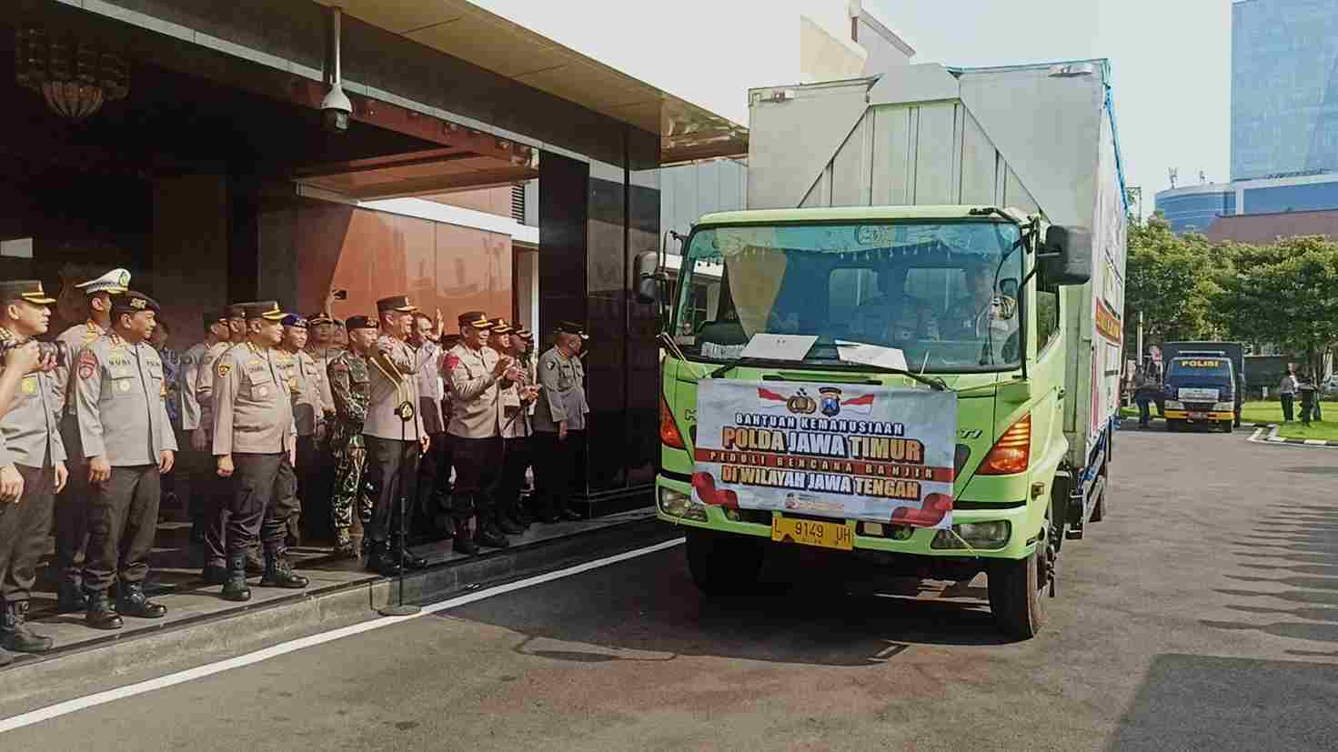 Polda Jatim Kirimkan 50.789 Paket Bantuan Kemanusiaan untuk Warga Terdampak Banjir Demak