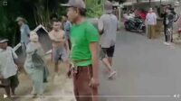 Kecelakaan motor roda tiga yang terjadi di Desa Pecoro, Rambipuji, Jember. (ist) - Kasun di Jember Berulah, Lebih Pilih Bikin Konten Video saat Warganya Kecelakaan