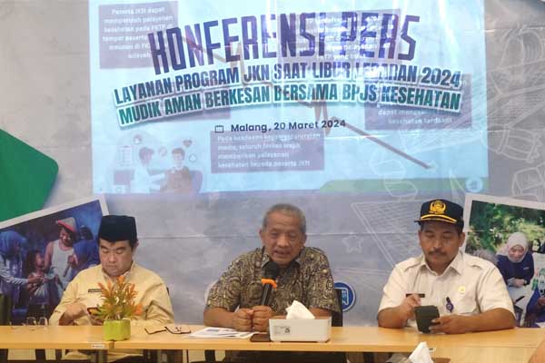 Kepala BPJS Kesehatan Cabang Malang, Roni Kurnia Hadi Permana (tengah) memaparkan komitmen portabilitas. (rhd) - BPJS Kesehatan Tetap Berikan Layanan JKN Tanpa Batas Selama Libur Lebaran
