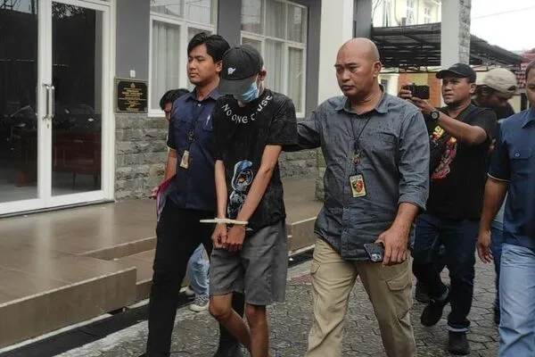 Pemuda Mojokerto Eksploitasi Kekasih, Lakukan Threesome bersama Temannya