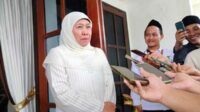 Khofifah Indar Parawansa saat dimintai keterangan di Bakorwil Pamekasan. (Seru.co.id/udi) - Optimis Maju di Pilgub Jatim, Khofifah Sebut Pengusaha H Her Dibelakangnya