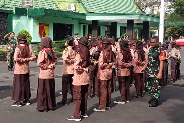 Kodim 0833 bina puluhan anggota Pramuka Saka Wira Kartika. (ist) - Kodim 0833 Bina Puluhan Anggota Pramuka Saka Wira Kartika