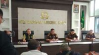 Konferensi Pers, ungkap kasus hukum yang ditangani oleh Kejari Batu. (ist) - Kejari Batu Ungkap Kasus Penipuan KUR BRI Bermodus Topengan dan Tempilang