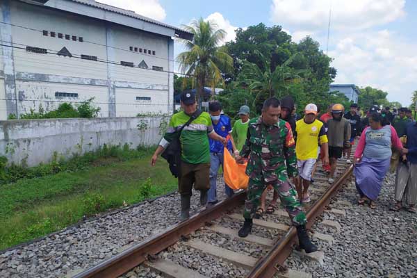 Korban yang tewas usai tersambar kereta api. (Seru.co.id/amb) - Pemuda Asal Banten Ini Saksikan Temannya Meregang Nyawa Usai Tersambar KA di Jember