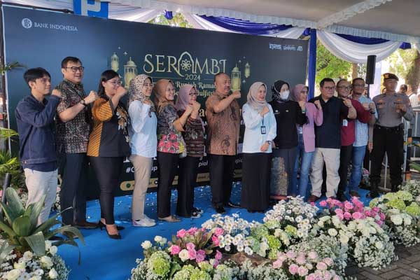Launching SERAMBI Layanan Penukaran Terpadu Ramadan 2024 di Gedung Kartini Kota Malang. (rhd) - Antusias Ribuan Warga Tukarkan UPK Baru, BI Malang Siapkan Rp11,4 Miliar