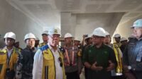Menteri PUPR RI, Basuki Hadimuljono saat melakukan pengecekan ke Pasar Kolpajung Pamekasan. (Seru.co.id/udi) - Pembangunan Pasar Kolpajung Pamekasan Capai 60 Persen, Menteri PUPR: Ventilasi Terlalu Sempit