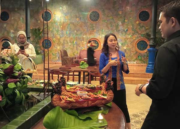 Menu congklak menjadi satu menu spesial Ramadan di Hotel Tugu Malang. (afi) - Hotel Tugu Malang Persembahkan Paket Sahur dan Berbuka Kuliner Nusantara di Atas Congklak