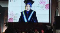 Orasi ilmiah almarhumah Prof Maftuchah menggunakan AI. (afi) - Dibalik Kisah Orasi Ilmiah Guru Besar Anumerta UMM Prof Maftuchah Gunakan AI