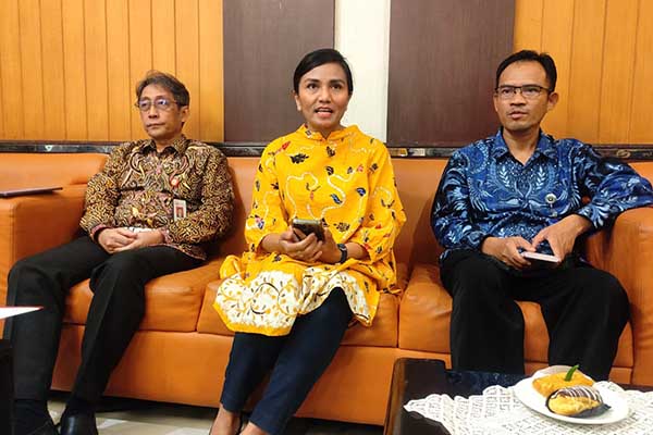 Para narasumber menjawab pertanyaan awak media. (rhd) - OJK-BEI Gandeng FEB UB Edukasi Pasar Modal Terpadu kepada Mahasiswa