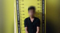 Pelaku dan barang bukti yang diamankan polisi. (Seru.co.id/aza) - Lagi Asik Main Togel di Sebuah Warung Saat Ramadan, Warga Jatibanteng Diciduk Polisi