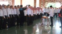 Penandatanganan PPPK secara simbolis oleh Penjabat Bupati Pamekasan. (Seru.co.id/udi) - Pj Bupati Pamekasan Kukuhkan 445 PPPK di Lingkungan Pemerintah Kabupaten