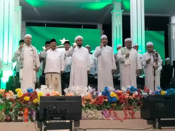 Puluhan Ribu Masyarakat Hadiri 'Pengajian 2 Majelis 1 Cinta', Shalawat Kebangsaan