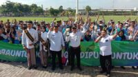 Penghargaan diserahkan oleh Wakil Menteri Lingkungan Hidup dan Kehutanan, Alue Dohong, didampingi Direktorat Jenderal PSLB3. (Seru.co.id/ful) - Kabupaten Jombang Kembali Mendapat Penghargaan Adipura