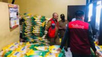 Pj Wali Kota Malang, Wahyu Hidayat saat tinjau Warung Tekan Inflasi (WTI) di Pasar Besar. (Seru.co.id/wul) - Pj Wali Kota Malang dan TPID Tinjau Sejumlah Pasar, Pastikan Harga dan Stok Kebutuhan Bulan Ramadan Aman