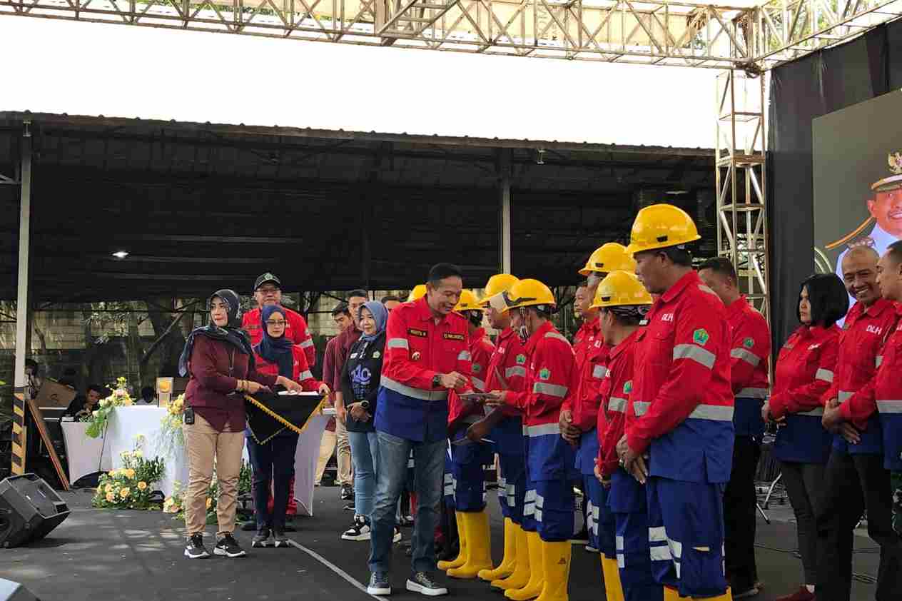 Pj Wali Kota Malang Arak Piala Adipura Keliling Kota, Buah Kepedulian Masyarakat 