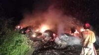 Tempat Pembuangan Limbah Pembuatan Triplek di Bululawang Terbakar