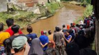 Proses pencarian korban tenggelam di Jodipan, Kecamatan Blimbing, Kota Malang. (ist) - Balita 5 Tahun Hanyut Terseret Arus Sungai Brantas, Hingga Kini Belum Ditemukan