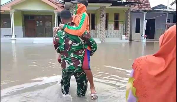 Puluhan rumah di kabupaten Situbondo terendam banjir. (Seru.co.id/aza) - Diguyur Hujan Beberapa Hari, Puluhan Rumah di Situbondo Terendam Banjir