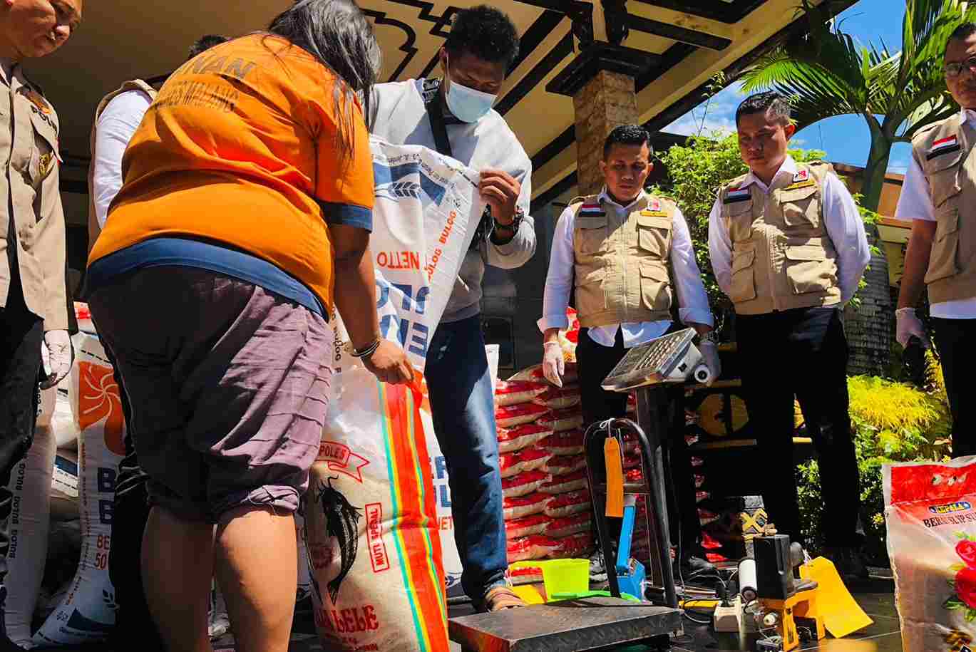 Untung Rp45 Juta, Ibu Rumah Tangga Jadi Tersangka Kasus Repacking Beras Bulog