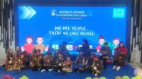 Salah satu penampilan puluhan down syndrome bermusik bersama. (rhd) - Puluhan Anak Down Syndrome Tampilkan Beragam Keahlian, Pukau Pengunjung MCC