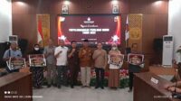 Santunan diberikan ketika rapat evaluasi penyelenggaraan Pemilihan Umum (Pemilu) Tahun 2024. (Seru.co.id/ful) - KPU Jombang Beri Santunan Rp46 Juta pada Petugas KPU Meninggal Dunia