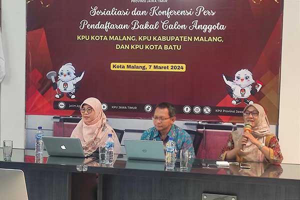 Sosialisasi pendaftaran Calon Anggota KPU Kabupaten/Kota Provinsi Jawa Timur 4. (rhd) - KPU Jatim 4 Buka Pendaftaran Calon Anggota Malang Raya, Probolinggo dan Pasuruan