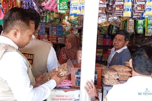 Tim Satgas Pangan Polres Malang Cek Makanan dan Minuman Kedaluwarsa
