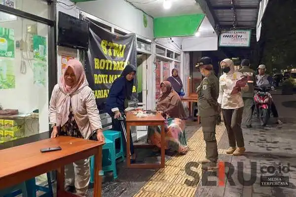 Aparat Gabungan Kota Batu Tertibkan PKL dan Tempat Hiburan yang Nekat Buka Ramadan