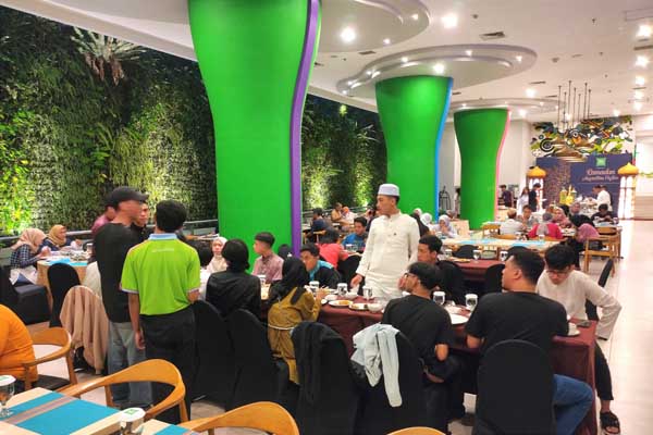 sTREATs Restaurant ibis Styles Malang penuh dengan pengunjung. (rhd) - ibis Styles Malang Suguhkan Ramadan Nusantara Festive dan Halal Bihalal Package