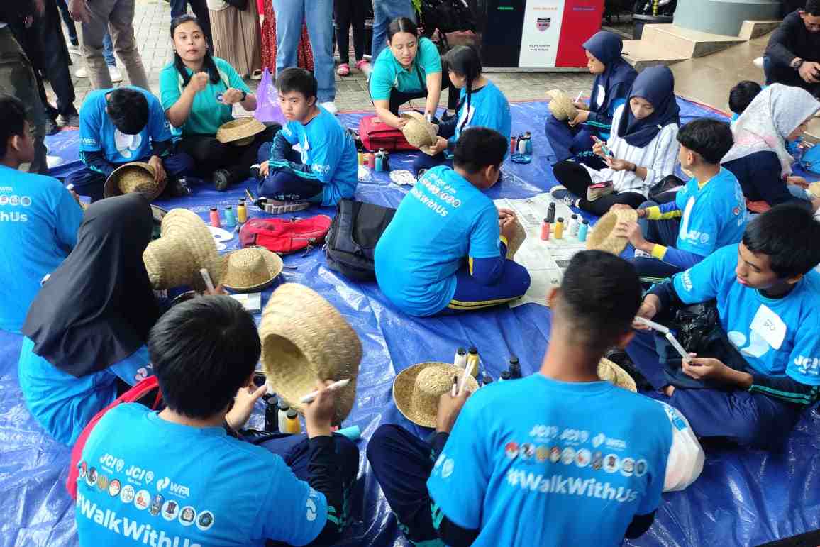 Hari Peduli Autisme Sedunia, Wouww.com Dukung Lomba Lukis Tong Sampah dan Topi