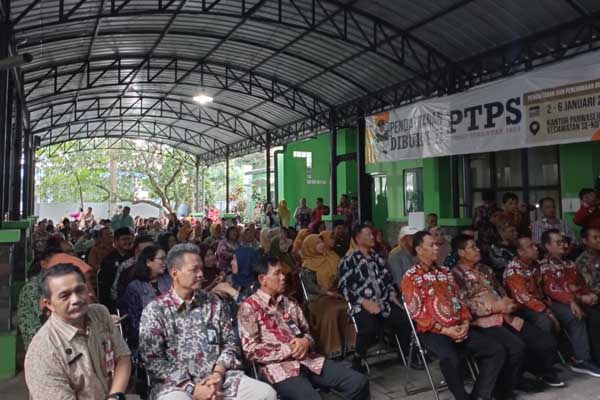 Animo masyarakat menghadiri halal bihalal. (afi) - Pj Wali Kota Malang Halal Bihalal di Lima Kecamatan, Pantau Pelayanan Publik