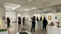 Animo pengunjung saat pameran Nduduk Silo' di lantai 3 gedung Malang Creative Center. (Seru.co.id/afi) - Pameran 'Nduduk Silo' Ajak Pengunjung Jelajahi Berbagai Kenangan
