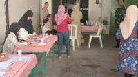 Babinsa Blimbing pendampingan imunisasi polio balita Balearjosari. (ist) - Babinsa Blimbing Pendampingan Imunisasi Polio Balita Balearjosari