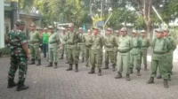 Babinsa Kedungkandang Berikan Pengarahan Linmas Jelang Idulfitri