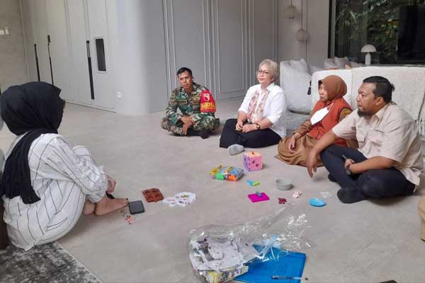 Babinsa Tunggulwulung pendampingan kasus kekerasan anak. (rhd) - Babinsa Tunggulwulung Pendampingan Kasus Kekerasan Anak