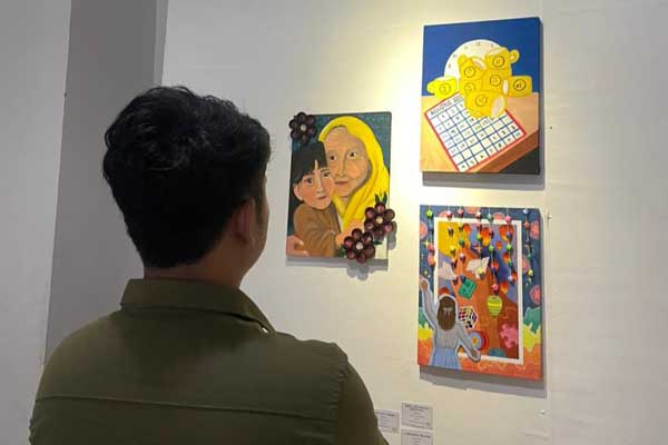 Beberapa lukisan tentang kenangan masa kecil. (Seru.co.id/afi) - Pameran 'Nduduk Silo' Ajak Pengunjung Jelajahi Berbagai Kenangan