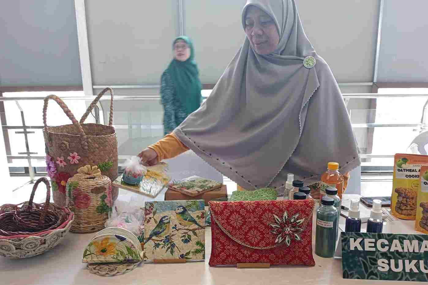 Kreatif, Susy Kurnia Ubah Limbah Rumah Tangga Menjadi Produk Bernilai