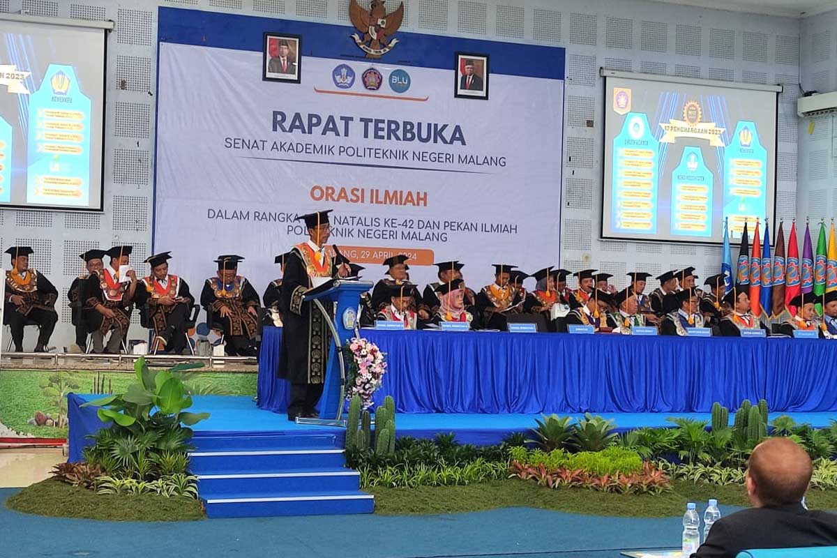 Direktur Polinema, Supriatna Adhisuwignjo ST MT menyampaikan pidato sambutan Pekan Ilmiah. (rhd) - Tiga Dosen Berorasi dalam Pekan Ilmiah Polinema, Begini Inovasinya