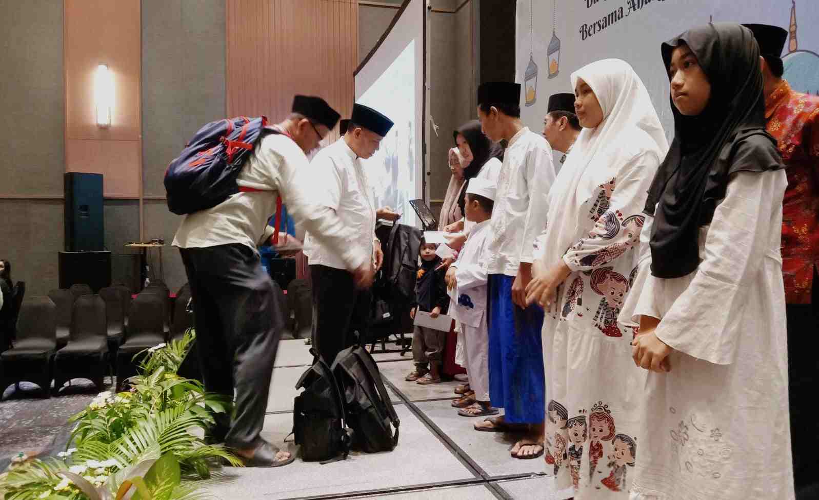 Malam 23 Ramadan, Direksi PDAM Surabaya Berbagi dengan Anak Yatim