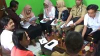 Disparpora, DPMPTSP dan BPJS ketenagakerjaan Kabupaten Situbondo melakukan pemeriksaan dan sosialisasi di eks GS, Kecamatan Kotakan, Kabupaten Situbondo, Selasa (23/4/2024). (Seru.co.id/aza) - Pemkab Situbondo Ingin Rubah Eks Lokalisasi GS jadi Wisata Karaoke