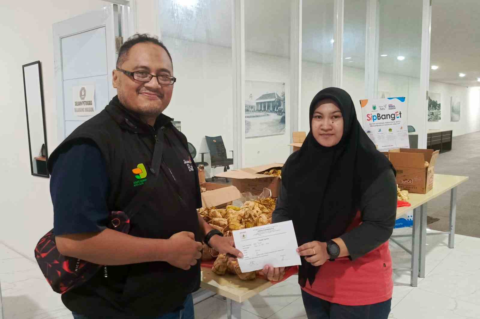 Disparta Batu Siapkan 800 Porsi Ketupat Sayur Untuk Warga