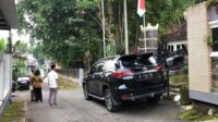 Kediaman mantan Bupati Malang, Rendra Kresna saat banyak didatangi pejabat. (Seru.co.id/wul) - Rendra Kresna Bebas dari Tahanan Setelah Mendapatan Remisi