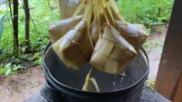 Jelang Rioyo Kupat, Pesanan Ketupat di Batu Meningkat