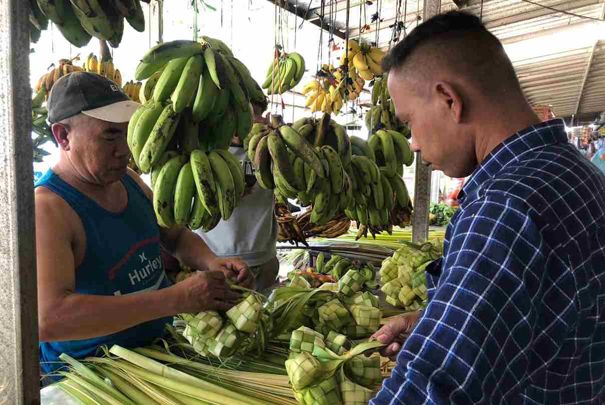 Tradisi Kupatan, Penjual Janur Banjiri Pasar Tradisional